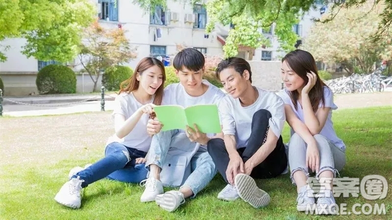 上海中小學與自然博物館簽訂合約作文 關(guān)于上海中小學和博物館合作的作文800字
