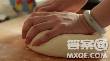 母親的手作文600字 寫(xiě)母親的手的主題作文600字
